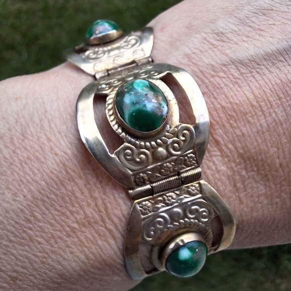 Vintage Jewelry - 50s vintage sterling silver 925 stamped Mexican green marbled cabochon bracelet